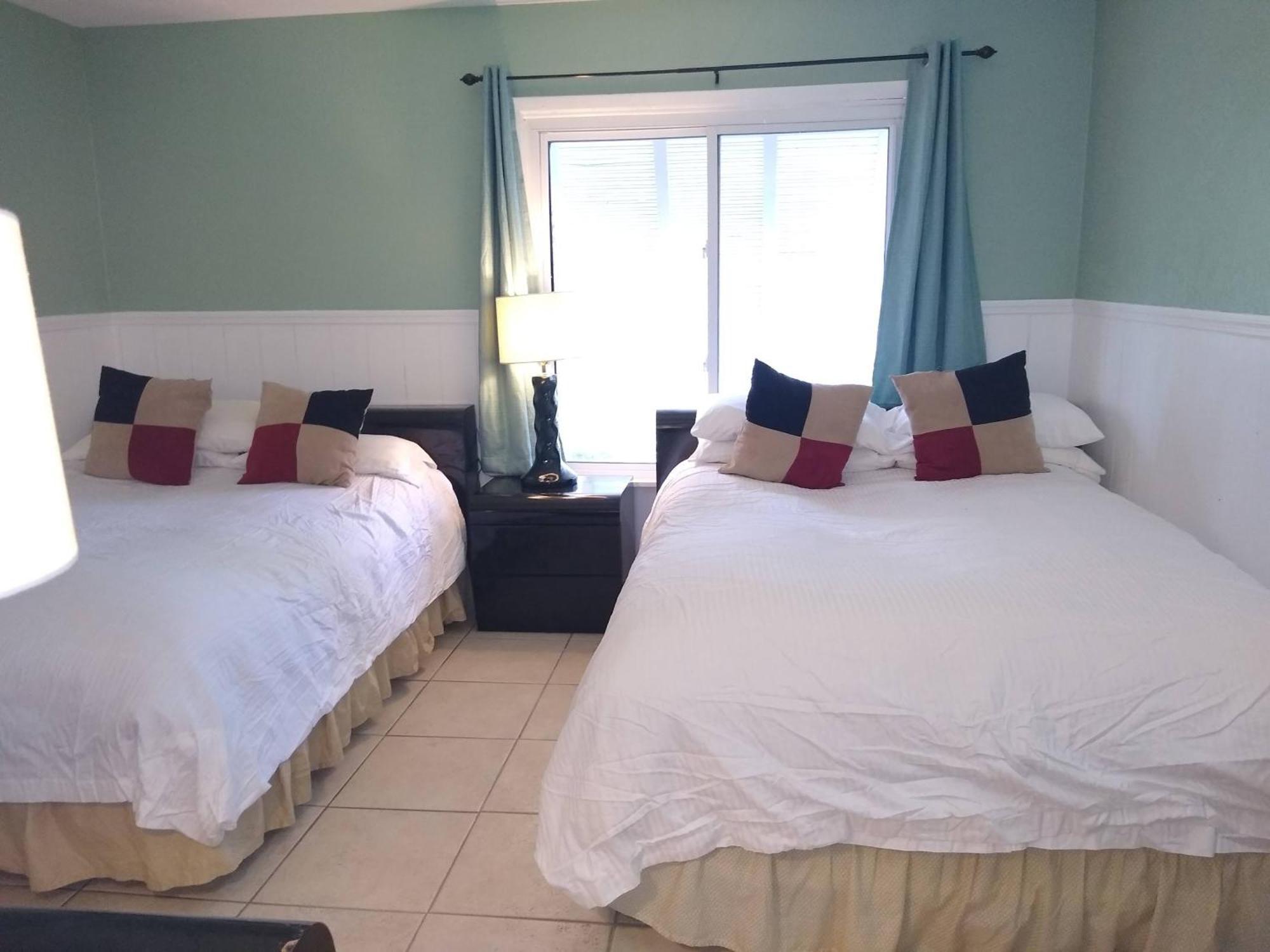 Affordable Two Bedroom Tropical Condo - Private Beach, Pools, Hot Tub St. Petersburg Esterno foto