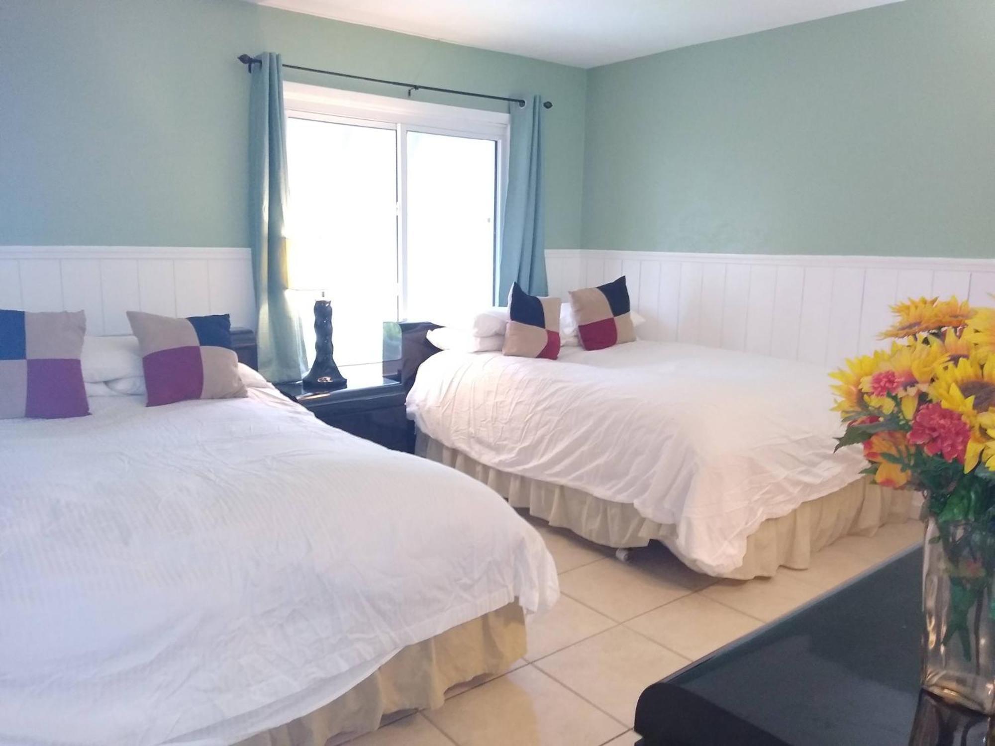 Affordable Two Bedroom Tropical Condo - Private Beach, Pools, Hot Tub St. Petersburg Esterno foto