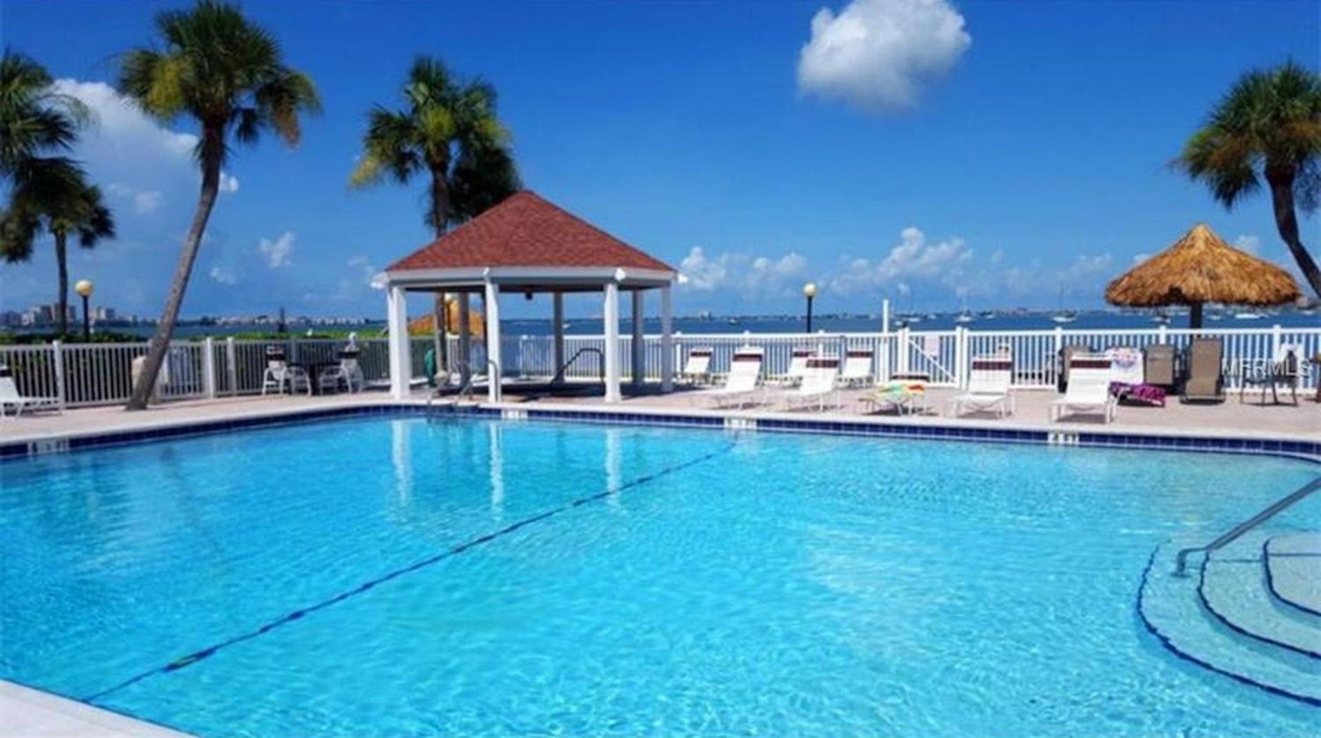 Affordable Two Bedroom Tropical Condo - Private Beach, Pools, Hot Tub St. Petersburg Esterno foto