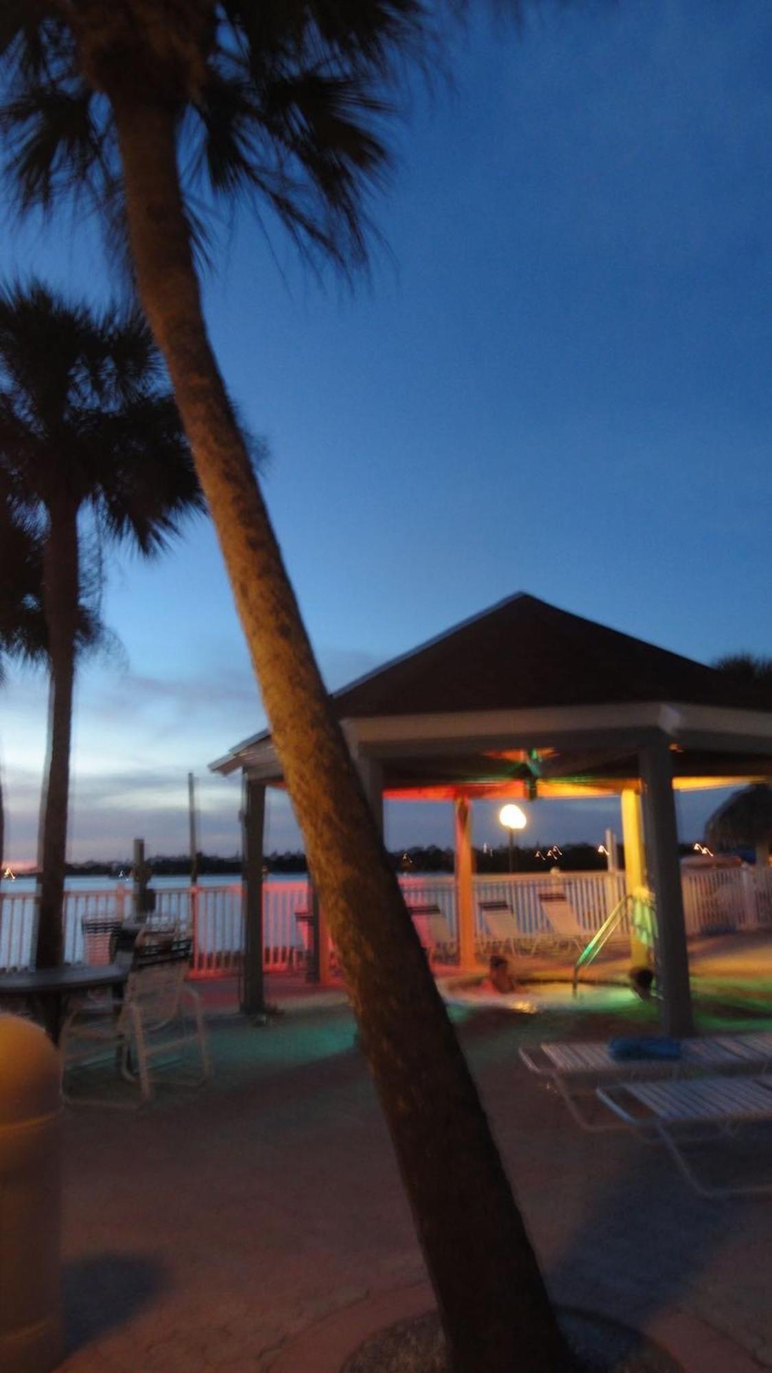 Affordable Two Bedroom Tropical Condo - Private Beach, Pools, Hot Tub St. Petersburg Esterno foto