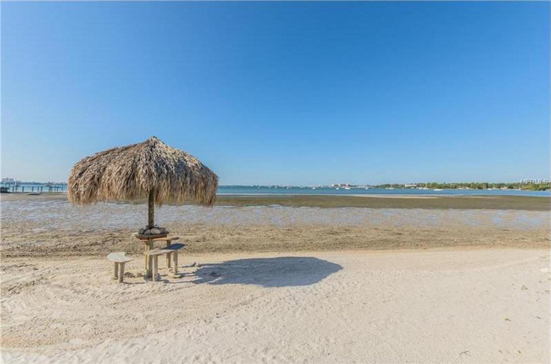 Affordable Two Bedroom Tropical Condo - Private Beach, Pools, Hot Tub St. Petersburg Esterno foto