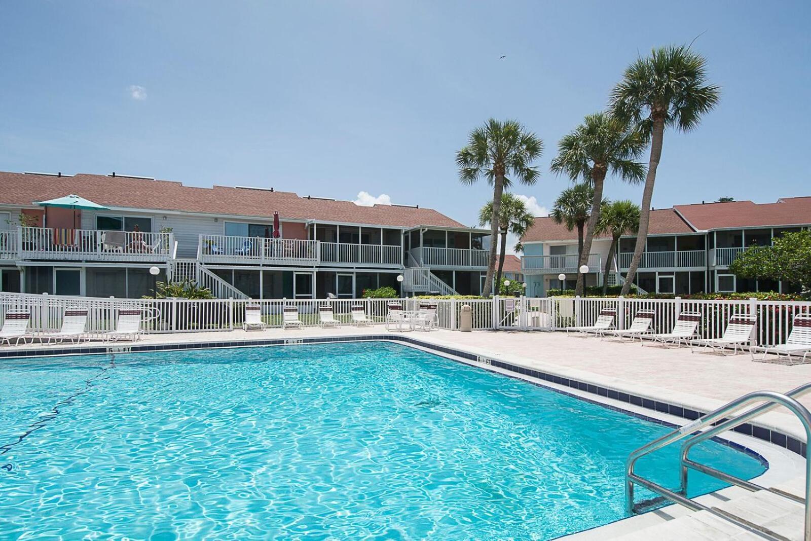 Affordable Two Bedroom Tropical Condo - Private Beach, Pools, Hot Tub St. Petersburg Esterno foto