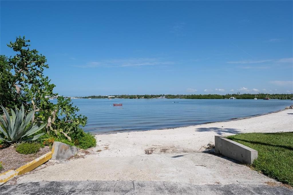 Affordable Two Bedroom Tropical Condo - Private Beach, Pools, Hot Tub St. Petersburg Esterno foto