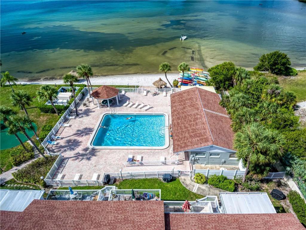 Affordable Two Bedroom Tropical Condo - Private Beach, Pools, Hot Tub St. Petersburg Esterno foto
