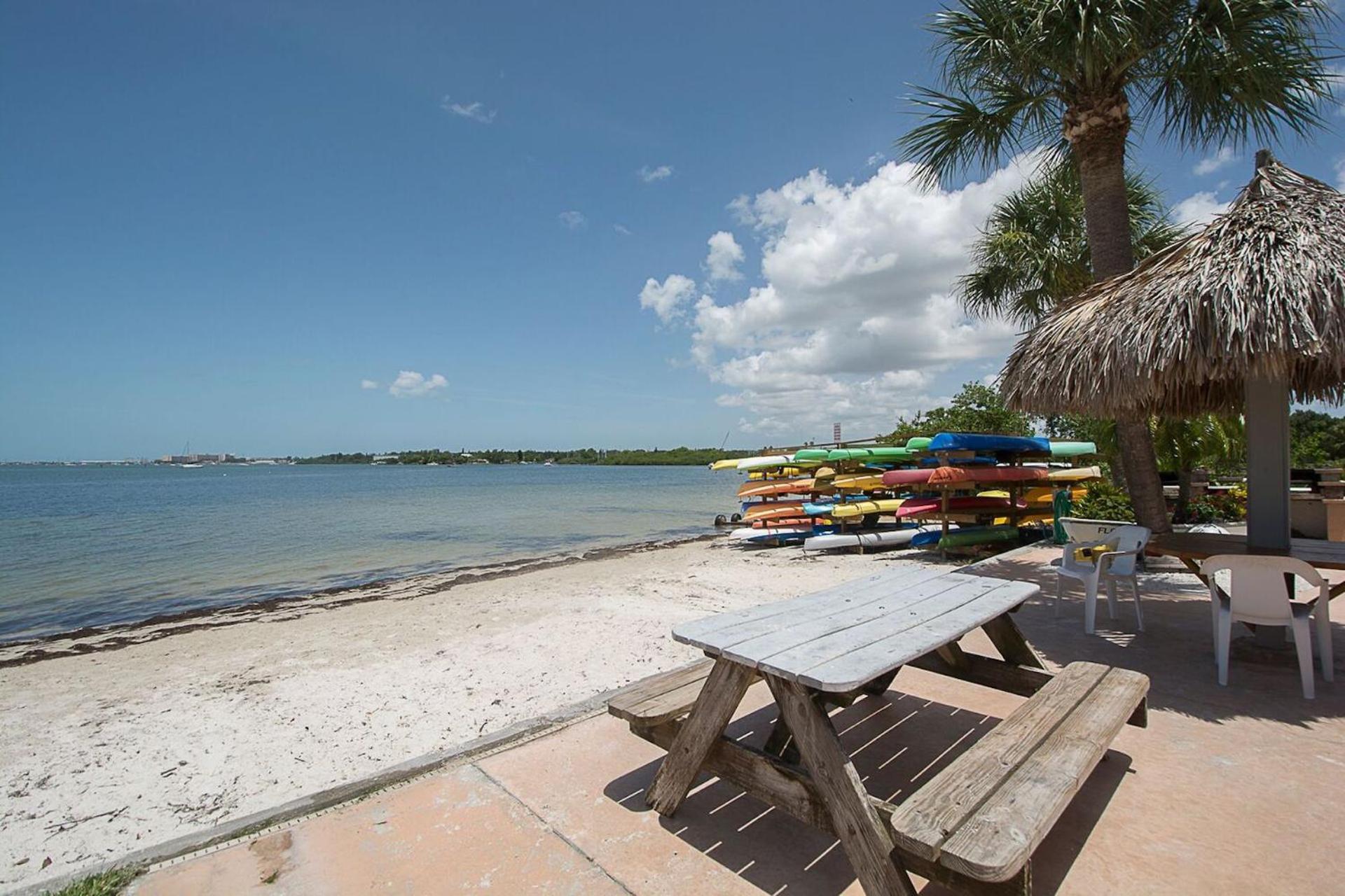 Affordable Two Bedroom Tropical Condo - Private Beach, Pools, Hot Tub St. Petersburg Esterno foto