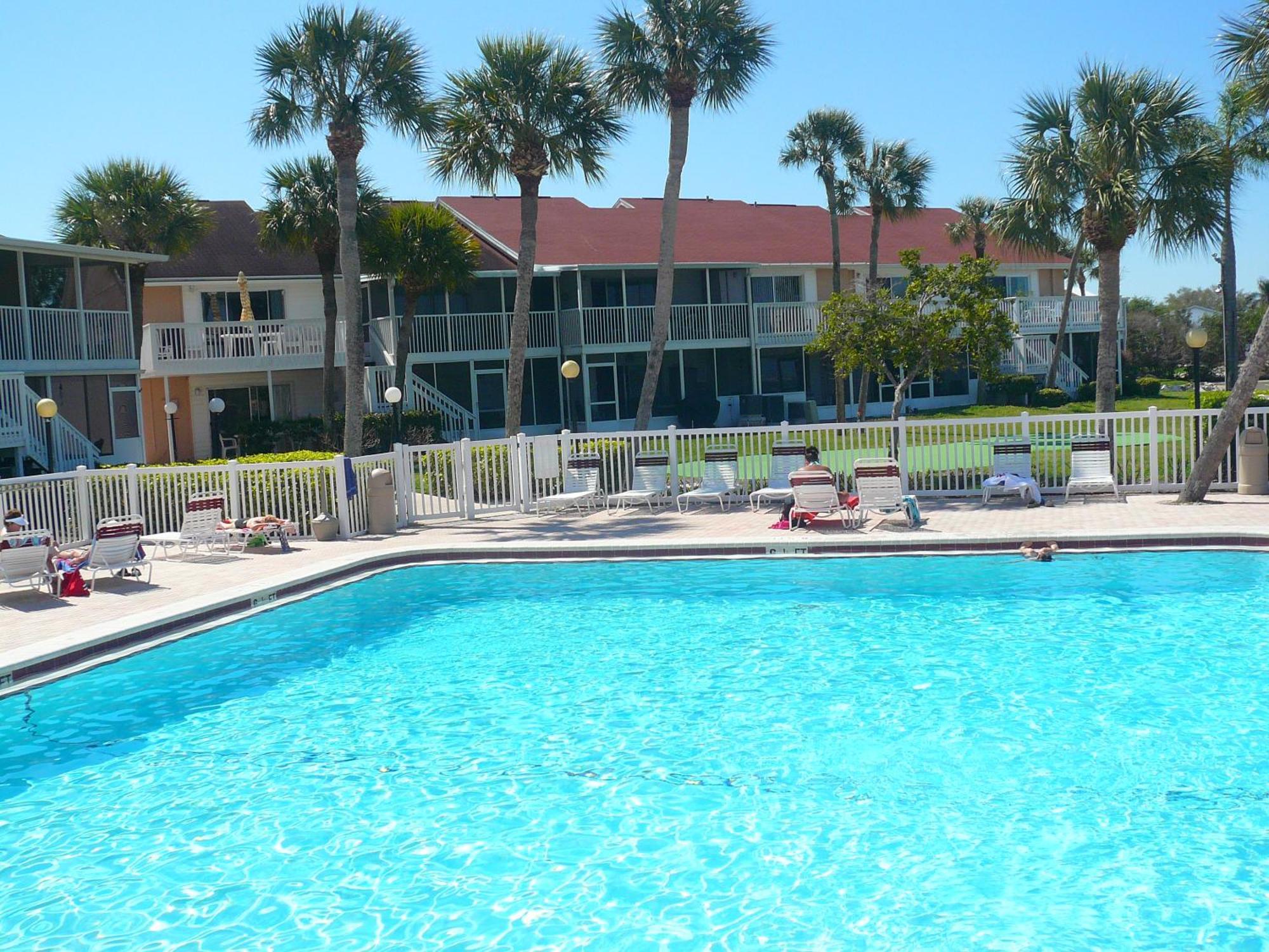 Affordable Two Bedroom Tropical Condo - Private Beach, Pools, Hot Tub St. Petersburg Esterno foto