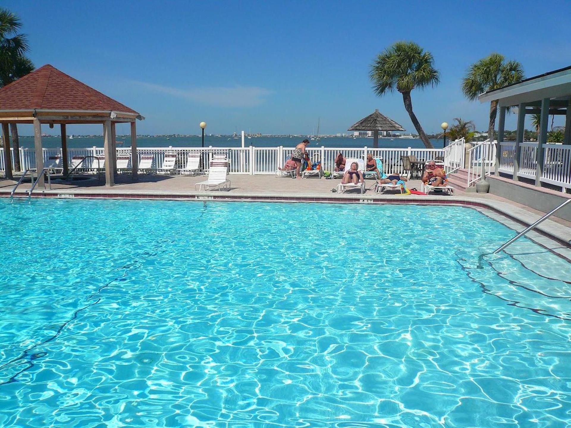 Affordable Two Bedroom Tropical Condo - Private Beach, Pools, Hot Tub St. Petersburg Esterno foto