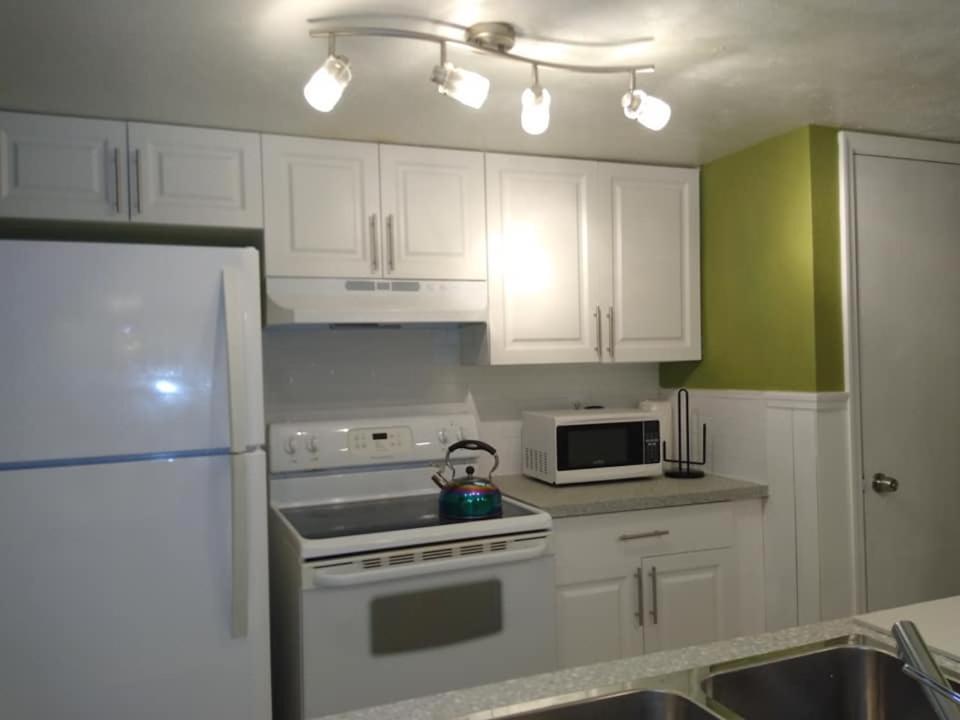 Affordable Two Bedroom Tropical Condo - Private Beach, Pools, Hot Tub St. Petersburg Esterno foto