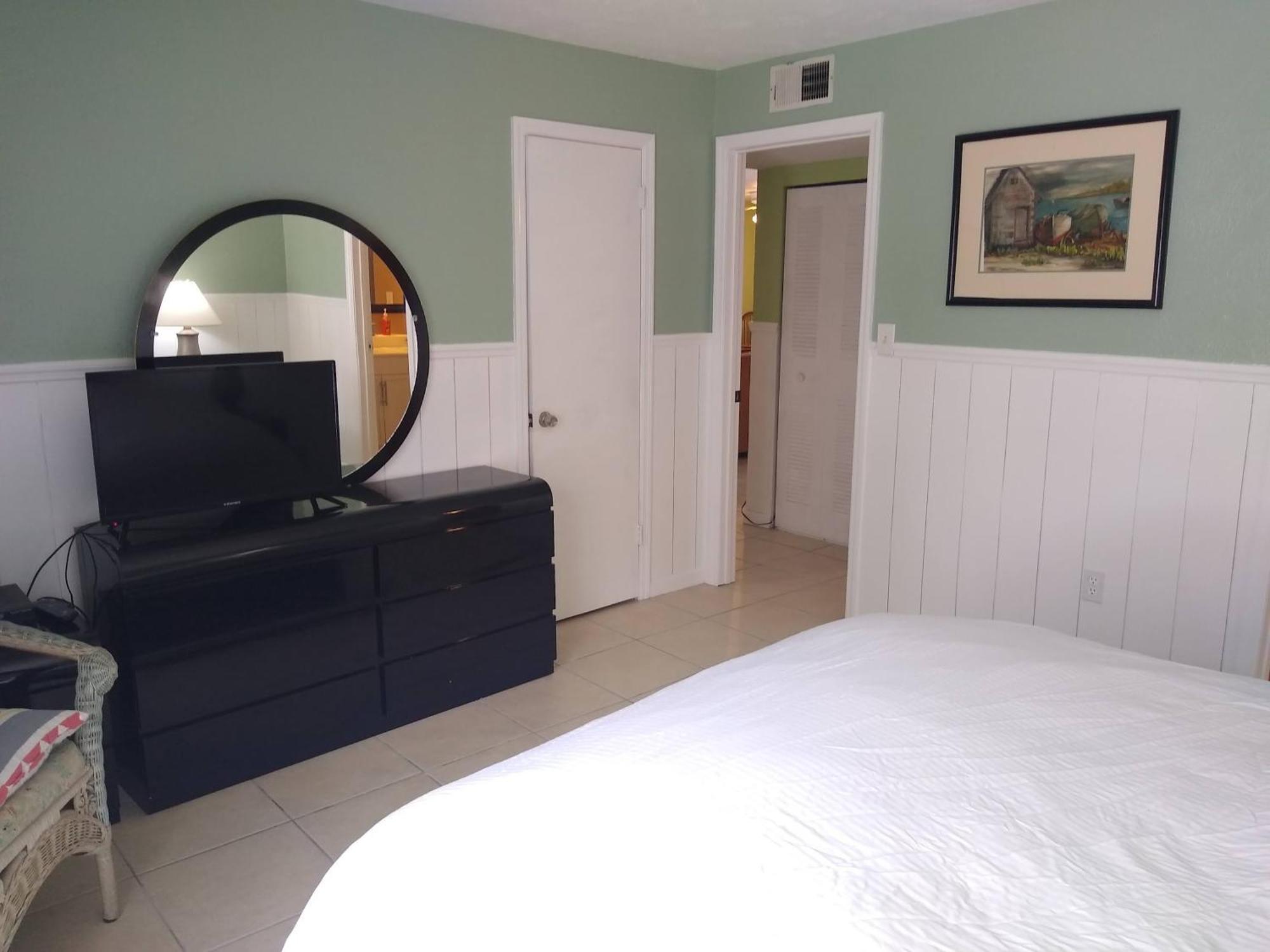 Affordable Two Bedroom Tropical Condo - Private Beach, Pools, Hot Tub St. Petersburg Esterno foto