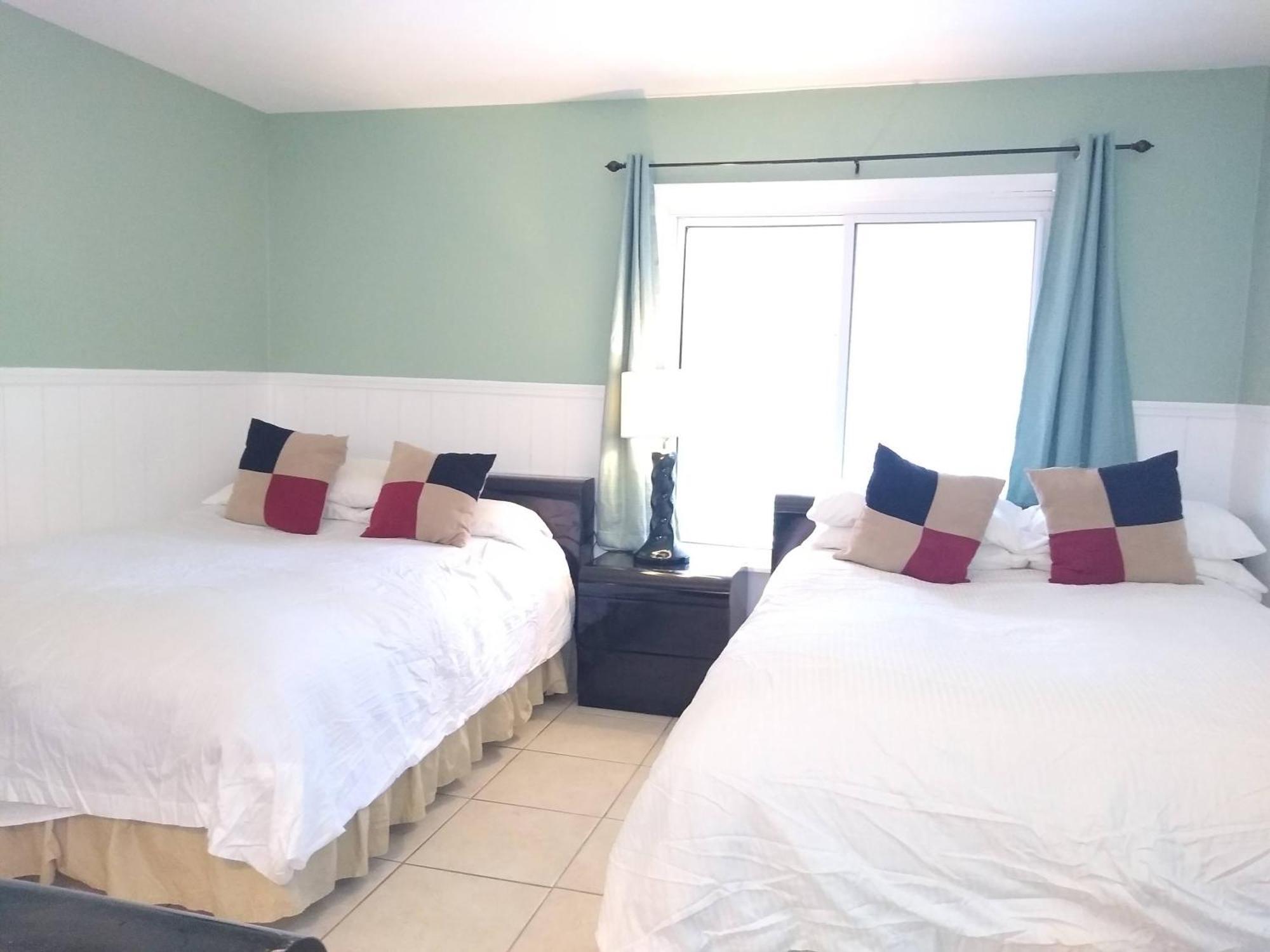 Affordable Two Bedroom Tropical Condo - Private Beach, Pools, Hot Tub St. Petersburg Esterno foto