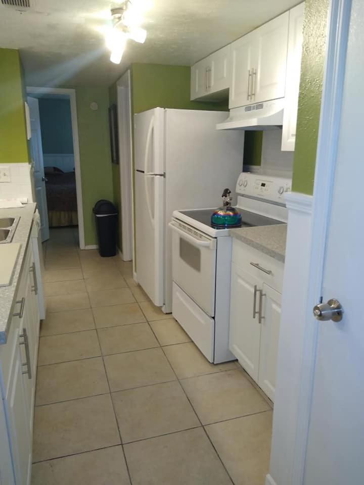 Affordable Two Bedroom Tropical Condo - Private Beach, Pools, Hot Tub St. Petersburg Esterno foto