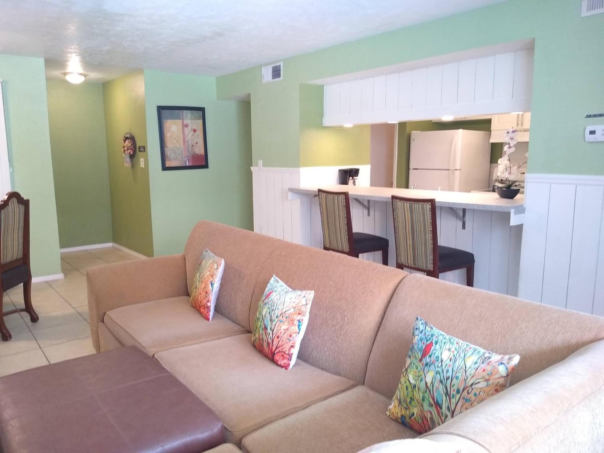 Affordable Two Bedroom Tropical Condo - Private Beach, Pools, Hot Tub St. Petersburg Esterno foto